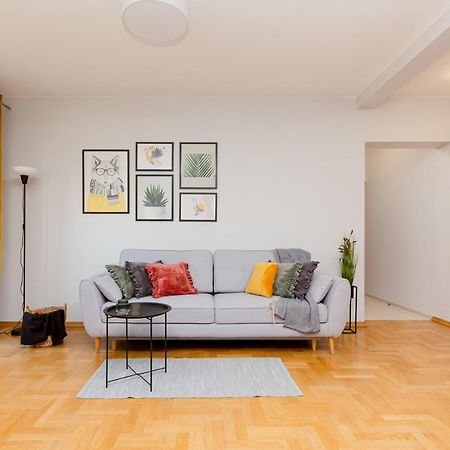 Mokotow Apartment Bluszczanska By Noclegi Renters Warsaw Luaran gambar