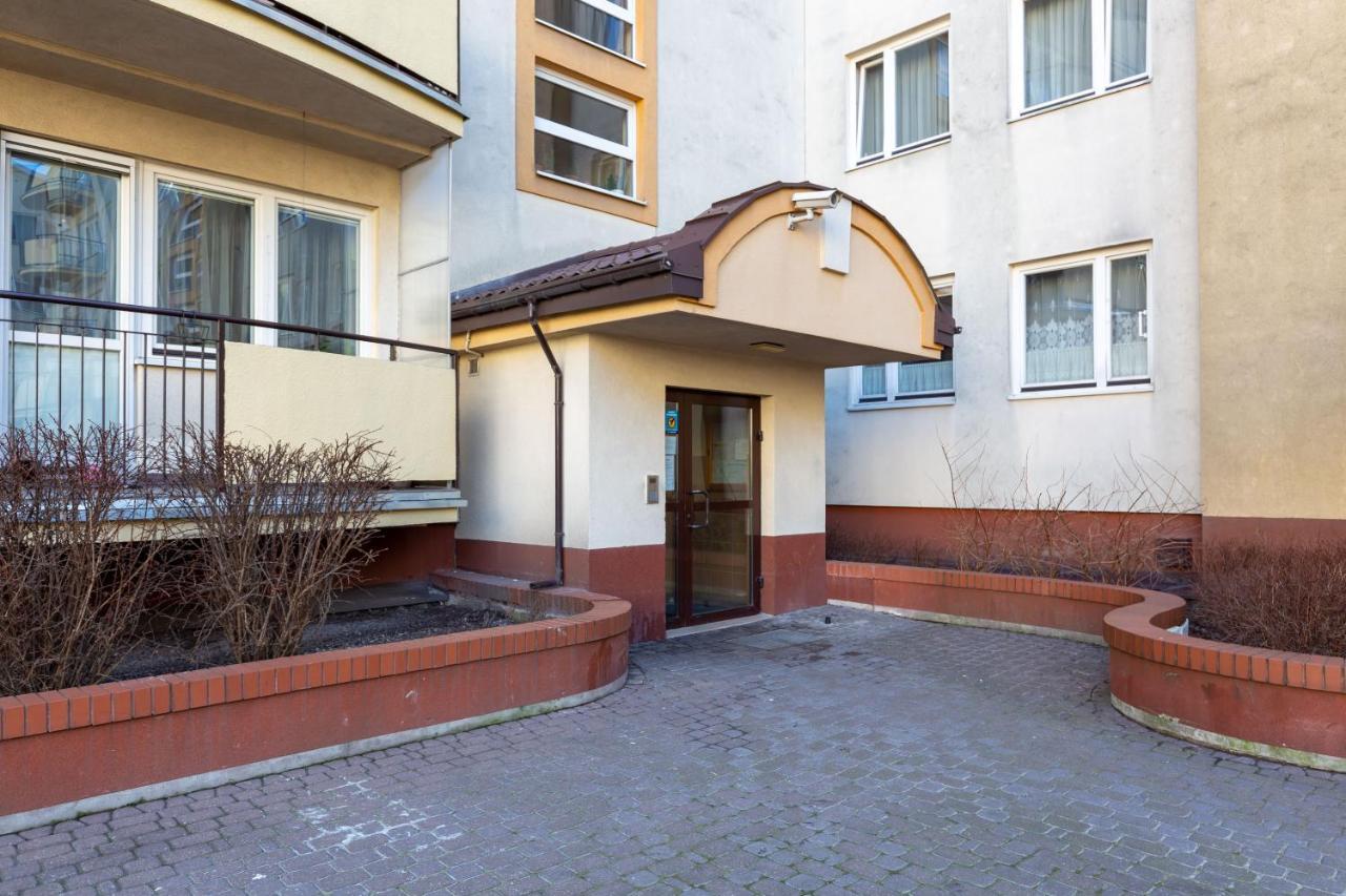 Mokotow Apartment Bluszczanska By Noclegi Renters Warsaw Luaran gambar