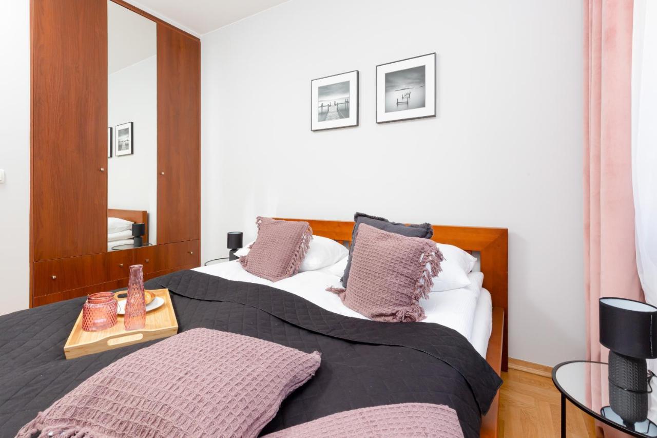 Mokotow Apartment Bluszczanska By Noclegi Renters Warsaw Luaran gambar