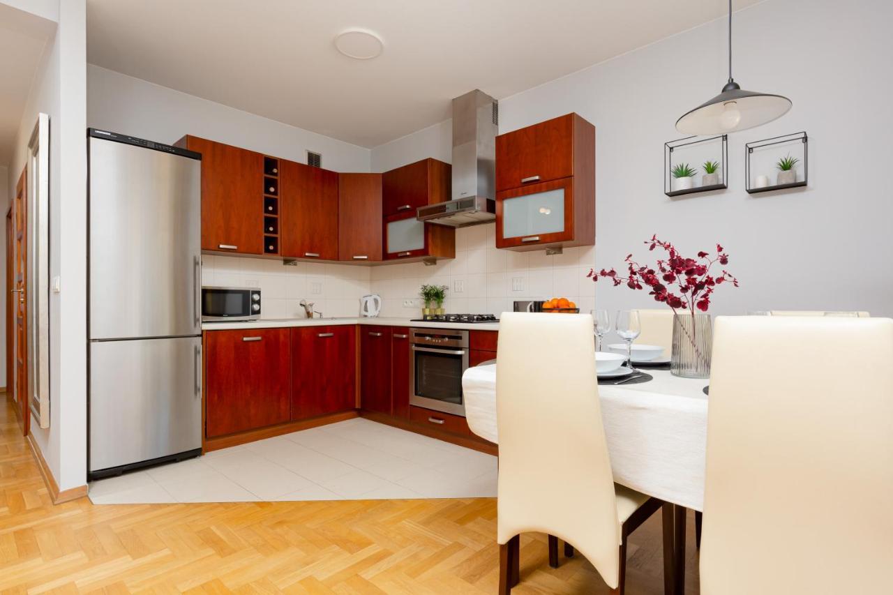 Mokotow Apartment Bluszczanska By Noclegi Renters Warsaw Luaran gambar